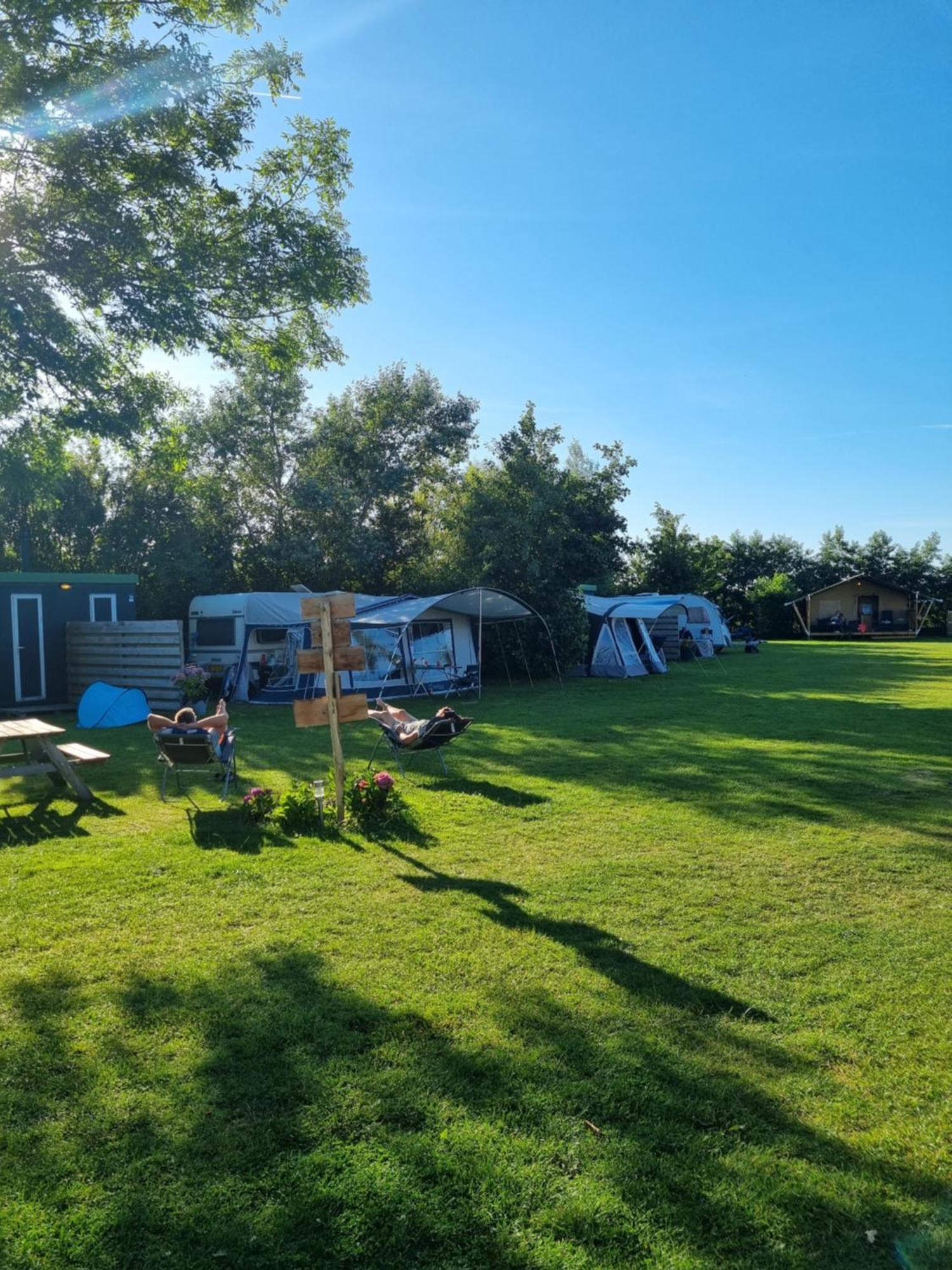 Camping De Tulpenweide Lege Kampeerplaats, Lege Plaats Op Het Gras Zonder Bed Breezand Eksteriør bilde