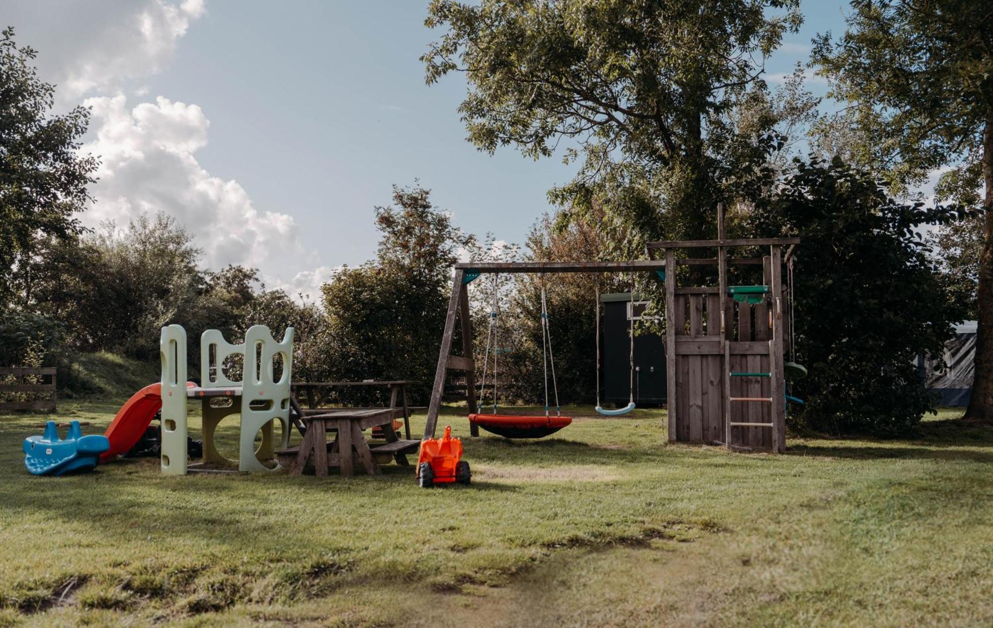 Camping De Tulpenweide Lege Kampeerplaats, Lege Plaats Op Het Gras Zonder Bed Breezand Eksteriør bilde