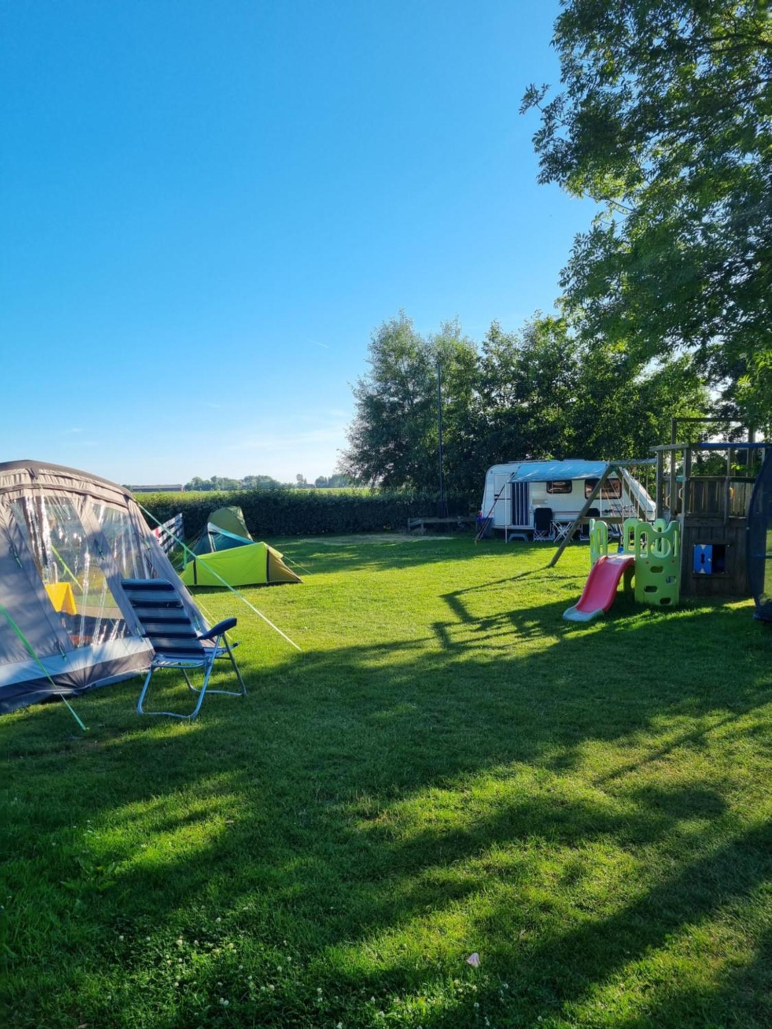 Camping De Tulpenweide Lege Kampeerplaats, Lege Plaats Op Het Gras Zonder Bed Breezand Rom bilde